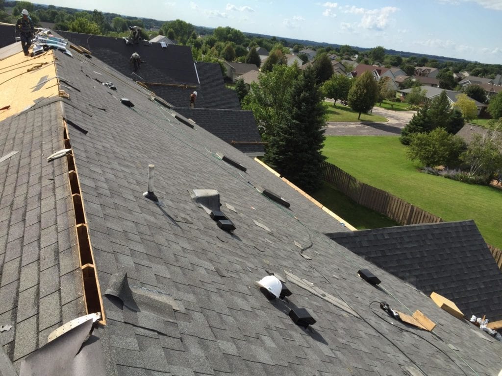 residental-shingle-roof-under-construction